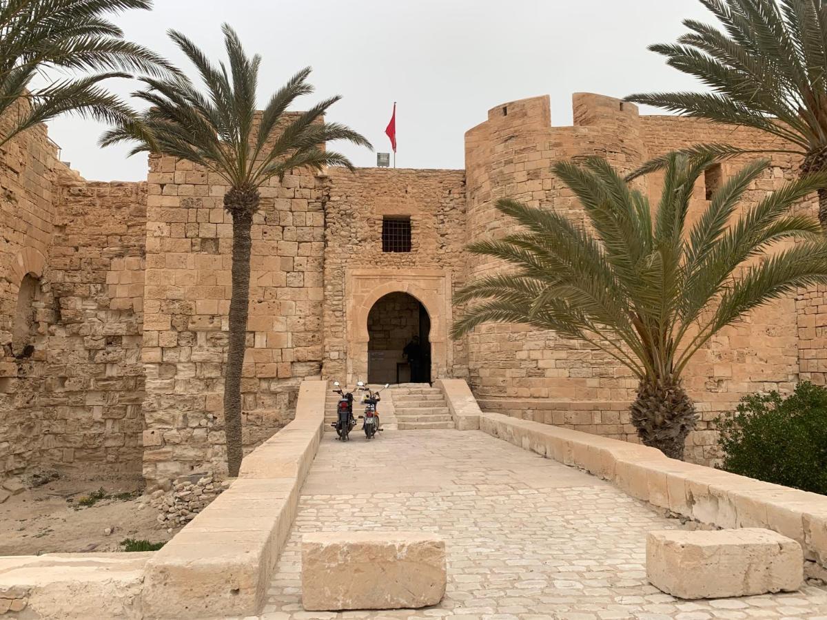 Bed and Breakfast Dar Lola Djerba Houmt El Souk Exterior foto